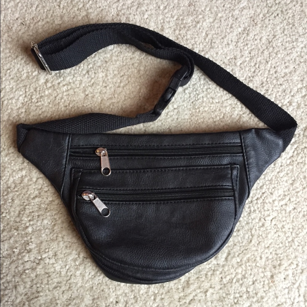 BLACK FANNY PACK💎